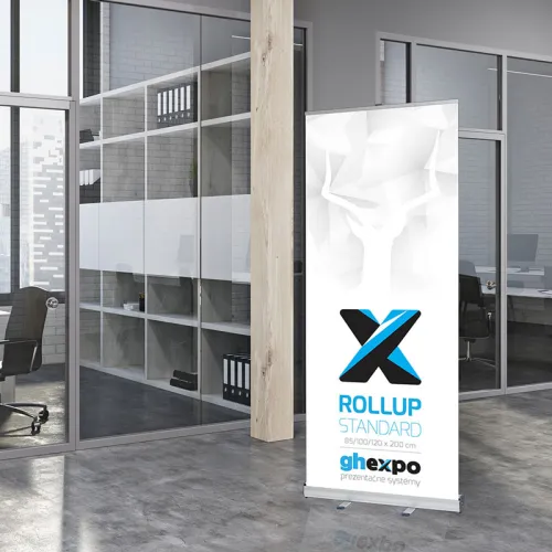 Potrebujete si na event alebo pred prezentačný stánok postaviť rollup, ktorý upúta oči okoloidúcich? Vyberte si z našej ponuky, pomôžeme vám aj s návrhom dizajnu.
