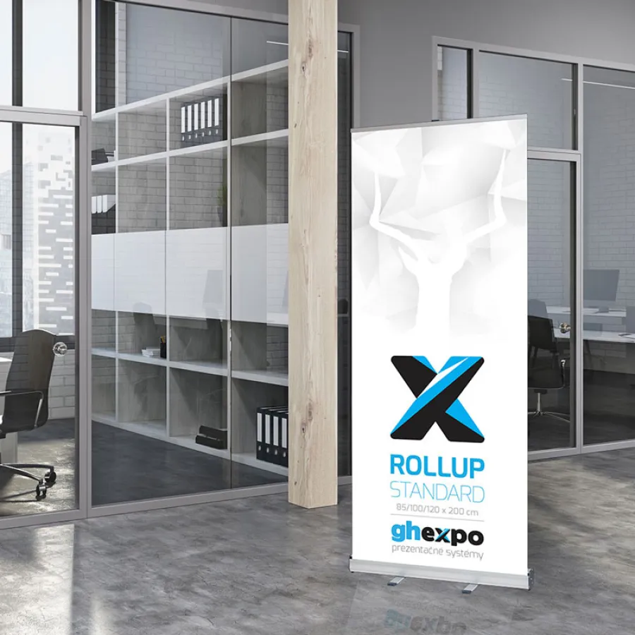 Potrebujete si na event alebo pred prezentačný stánok postaviť rollup, ktorý upúta oči okoloidúcich? Vyberte si z našej ponuky, pomôžeme vám aj s návrhom dizajnu.