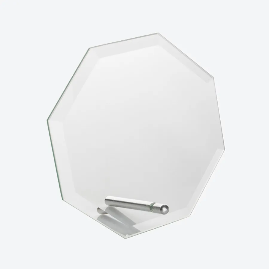 Získajte personalizovanú sklenenú plaketu Triumf a vyzdvihnite úspechy štýlovým spôsobom. Obdarujte víťazov originálnym ocenením na mieru. Kontaktujte nás.