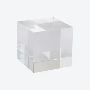 Oslovte nás a objednajte si svoje vlastné sklenené plakety Glorie s jedinečným dizajnom. Oceňte úspechy a nadchnite víťazov štýlovým a originálnym ocenením.