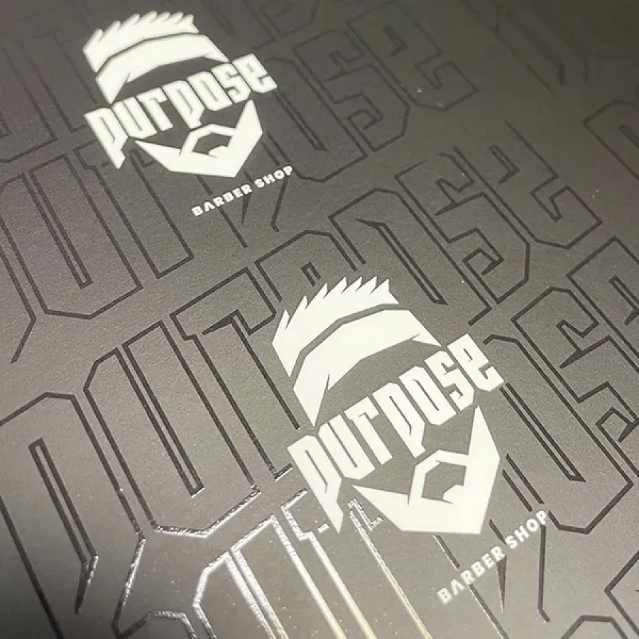 Vizitiky s parciálnym lakom vám ponúknu obrovské množstvo dizajnových možností. Originálne vizitky pre prezentáciu vašej spoločnosti na podujatiach.