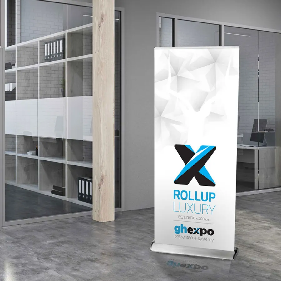 Potrebujete si na event alebo pred prezentačný stánok postaviť rollup, ktorý upúta oči okoloidúcich? Vyberte si z našej ponuky, pomôžeme vám aj s návrhom dizajnu.